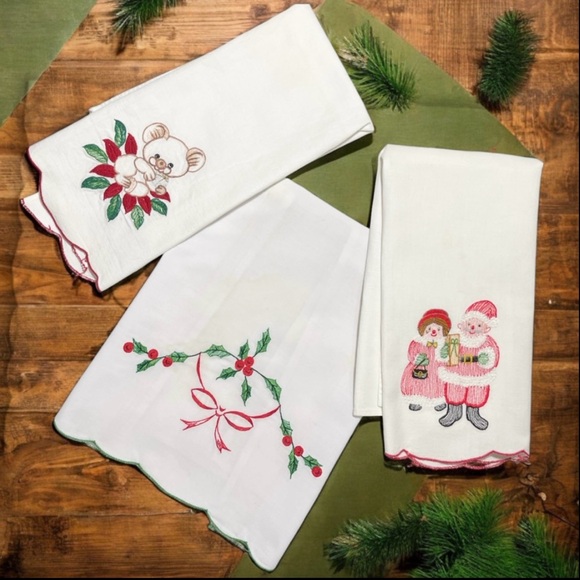 Embroidered Christmas Garland Mr&Mrs Claus Mouse Holly Hand Fingertip Towel Set - Picture 2 of 16